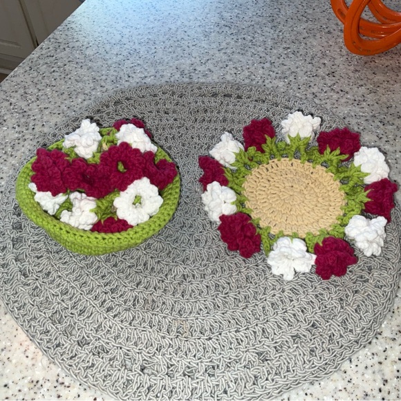 Hand Crafted Crochet Coaster 2 Tulip Flower with basket - Picture 1 of 5